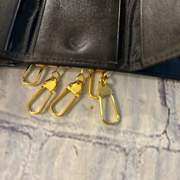 FIOCCHI ITALY BLACK LEATHER WITH GOLD TONE KEY CHAIN HOLDER WALLET - Picture 8 of 14